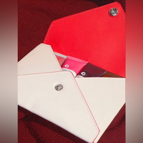 Glossier envelope pouch - Picture 7 of 7